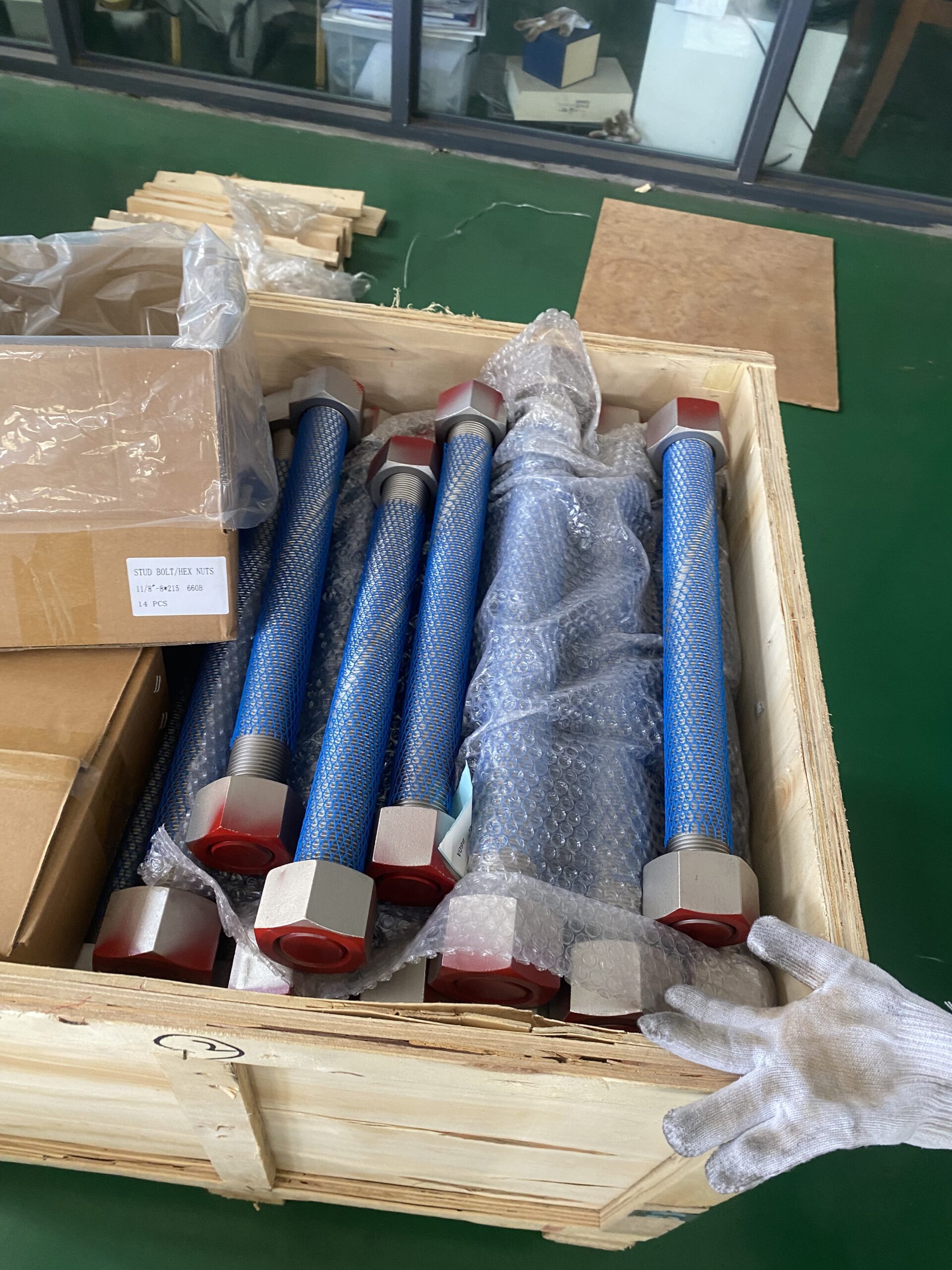 High-precision CNC machined Inconel 718 hex head bolts and stud bolts for aerospace engine and high-temperature industrial applications.