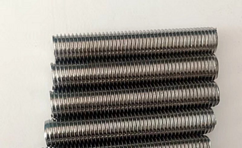 ASTM A193 B8M stud bolt for high-temperature bolting and pressure vessel service