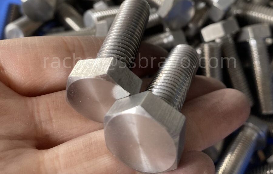 Heat-resistant Inconel 718 socket head bolt with a dark, high-nickel oxidation finish for aerospace and gas turbine use in Saudi Arabia