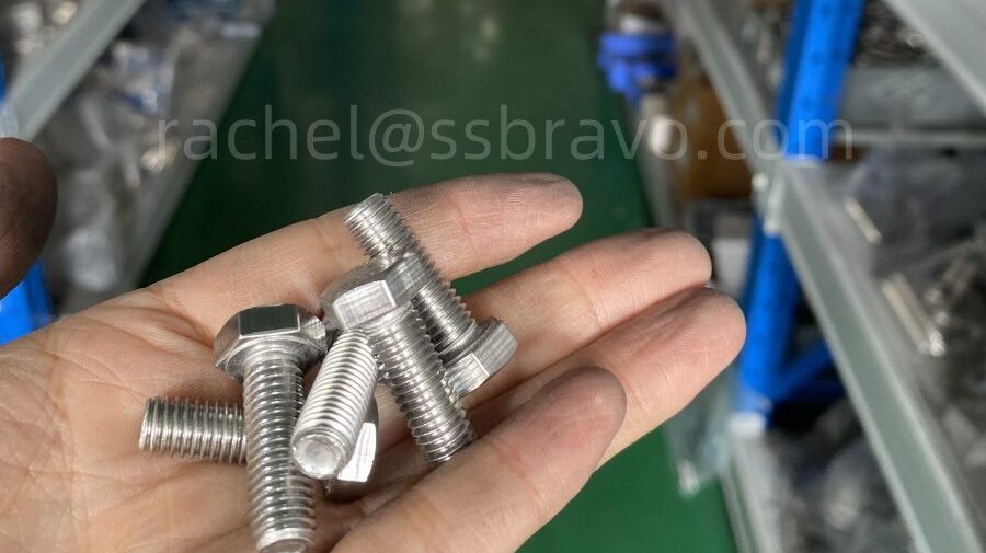 Durable Monel 400 (Alloy 400) heavy hex bolt with high-nickel luster, resistant to salt-water and acidic corrosion for projects in Cape Town South Africa